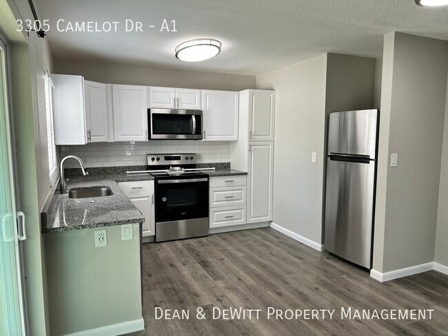 Foto del edificio - 3305 Camelot Dr