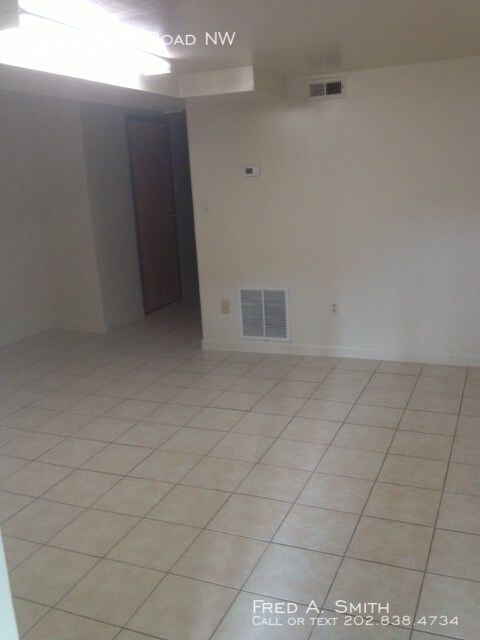 Foto del edificio - Two Bedroom Basement Apt in Mount Pleasant!