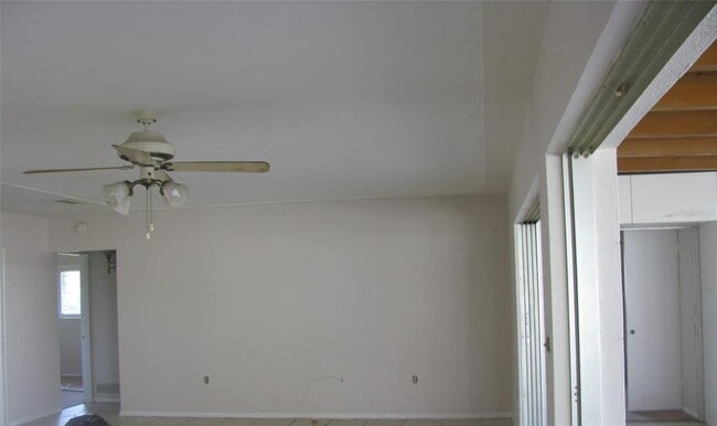 Building Photo - 3041 Tyrone Ln