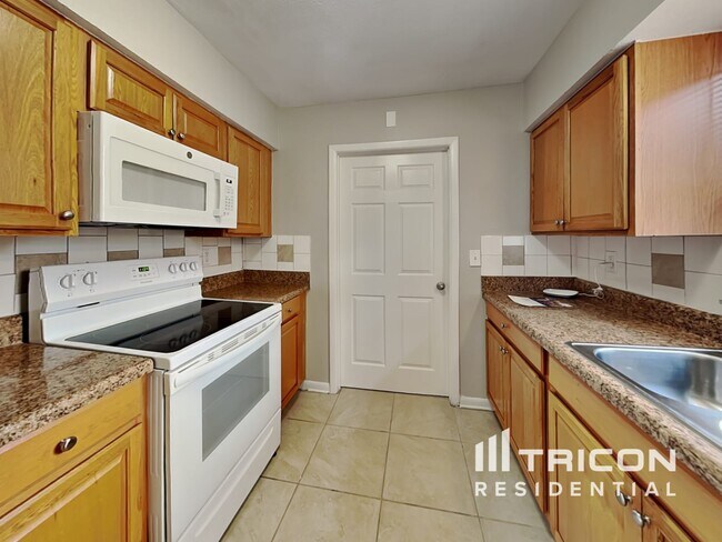 Building Photo - 4408 Ann Arbor Drive Tampa FL