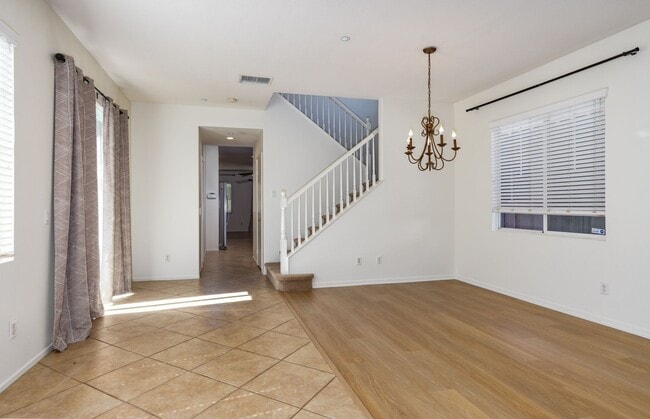 Foto del edificio - Spacious 3-bedroom with a Loft in Mission ...