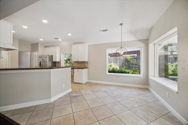 Building Photo - 12015 Wynmar Ln