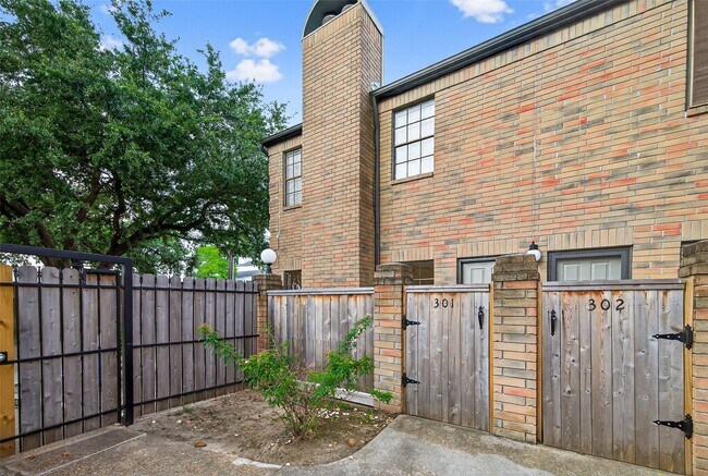 Foto del edificio - 9850 Pagewood Ln