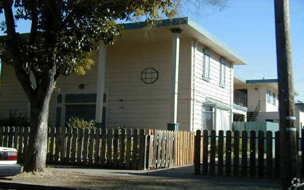 Building Photo - 3688 Waterbury Ct