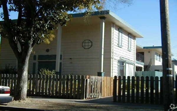 Foto del edificio - 3688 Waterbury Ct