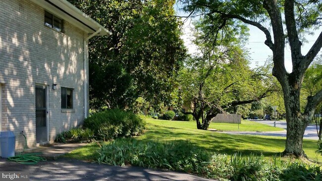 Foto del edificio - 5909 Lenox Rd