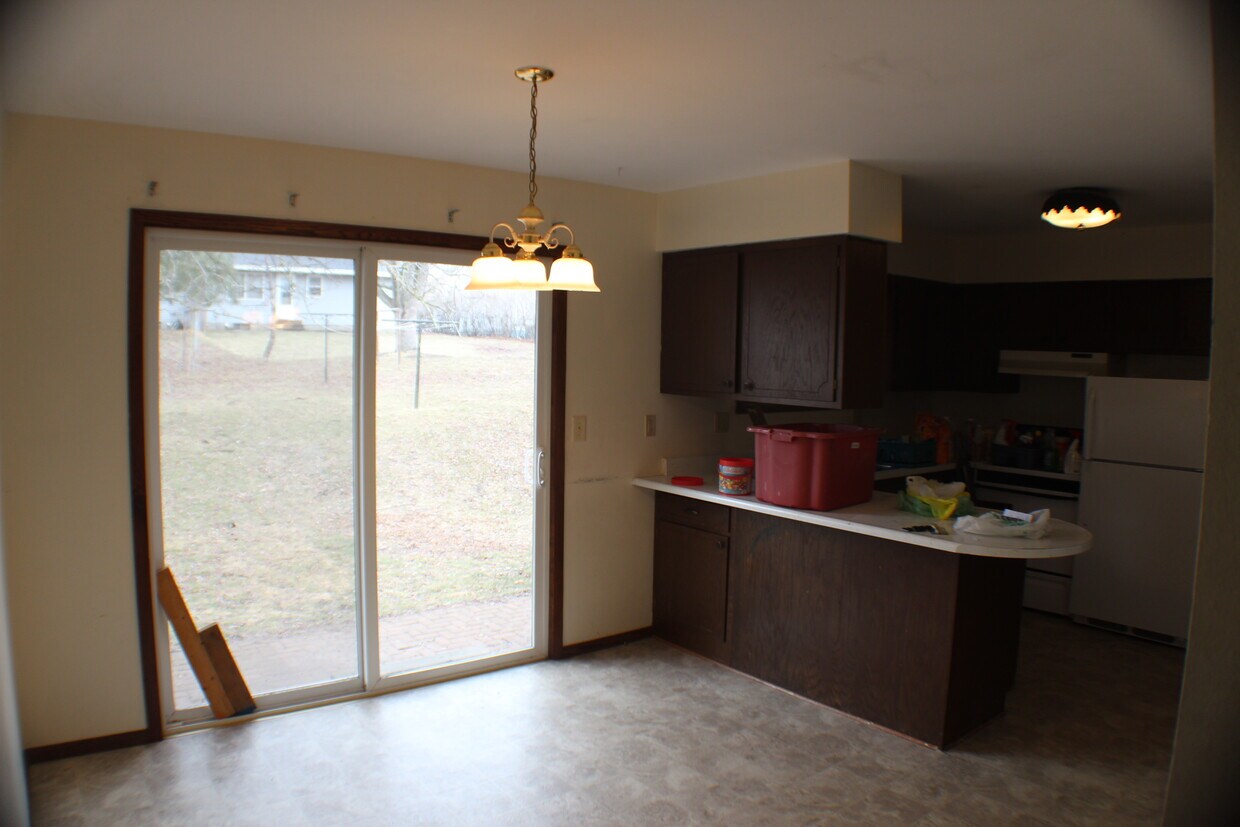 Comedor con puerta que da al patio. - 2806 Blakeley Ave