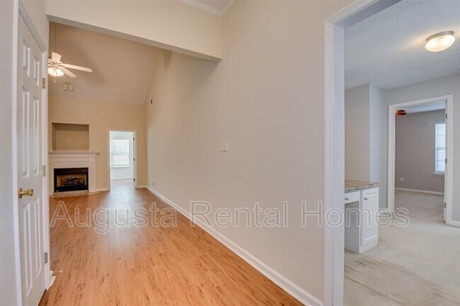 Building Photo - 969 Cannock St