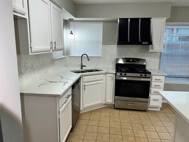 Building Photo - 3111 Timber View Dr