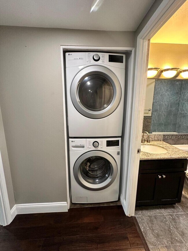 Foto del edificio - 600 W 9th St