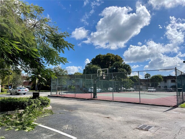 Building Photo - 9456 SW 77th Ave