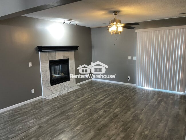 Foto del edificio - 10637 N Locust Ct