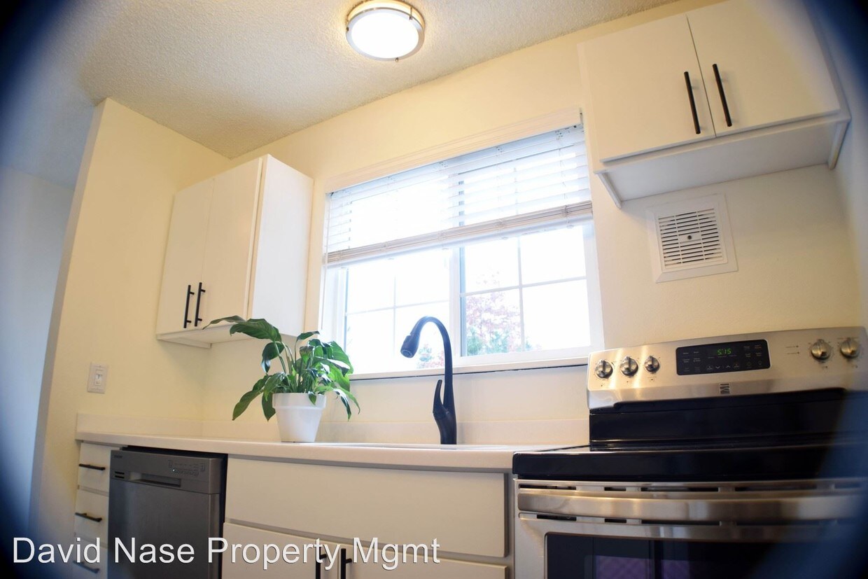 Primary Photo - 7602 N Gilbert Ave