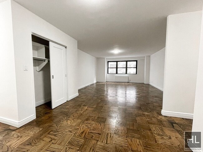 Building Photo - East 89 Street