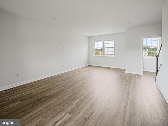 Building Photo - 7546 Daybreak Dr