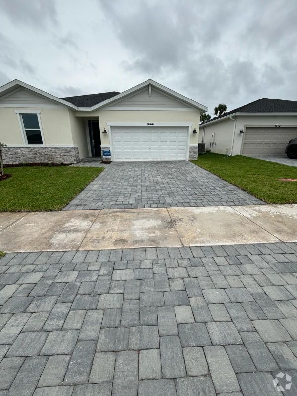 Building Photo - 8666 Dahlia Cir