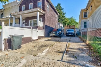 Building Photo - 232 Pearsall Ave