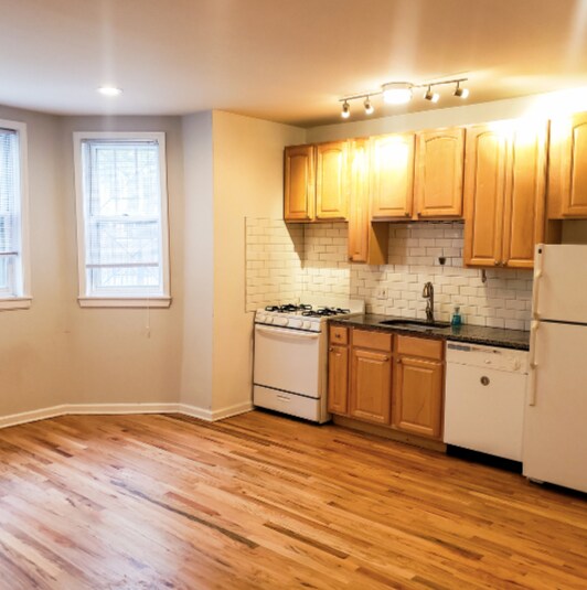 Foto del edificio - 1366 N Hoyne Ave