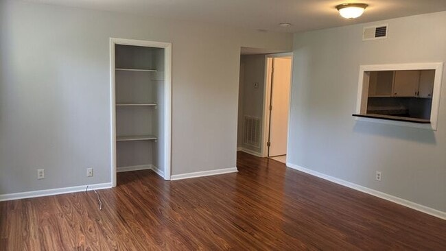 Building Photo - Walking distance to Gulch/Music row! WATER...