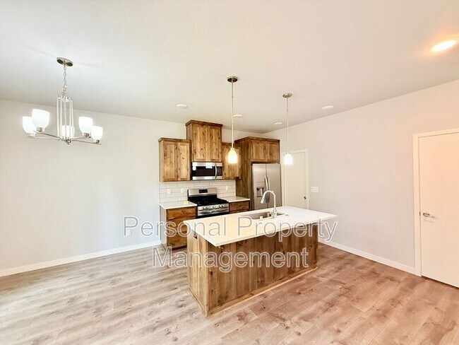 Building Photo - 3541 NE 61st Way
