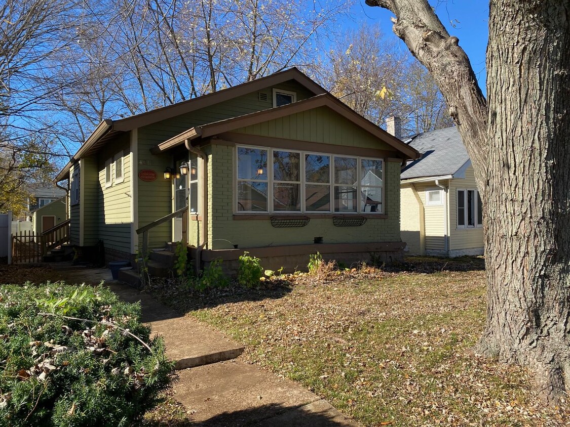 Charming Bungalow in South Broadripple - Charming Bungalow in South Broadripple