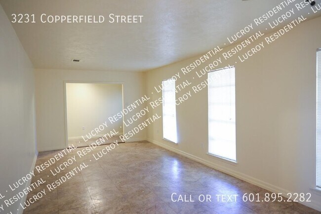 Foto del edificio - Newly Renovated 3-Bedroom Home with 2 Full...