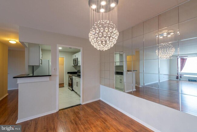 Foto del edificio - 9701 Fields Rd