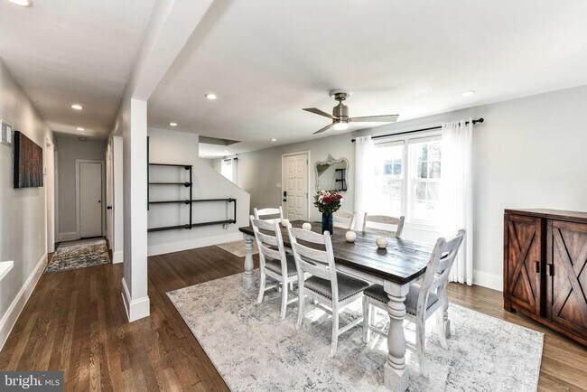 Foto del edificio - 7308 Poplar Ct