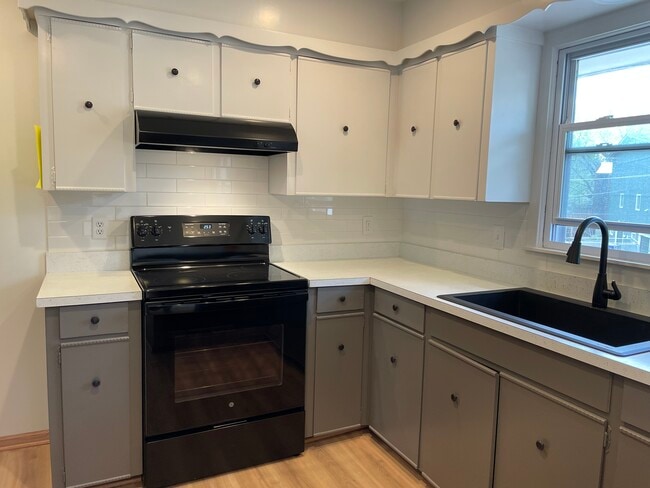 Building Photo - 7016 Antioch Rd