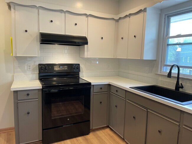 Foto del edificio - 7016 Antioch Rd