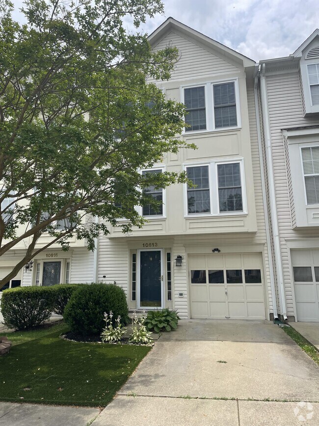 Ten Melwood Park Apartments for Rent with Hardwood Floors Upper