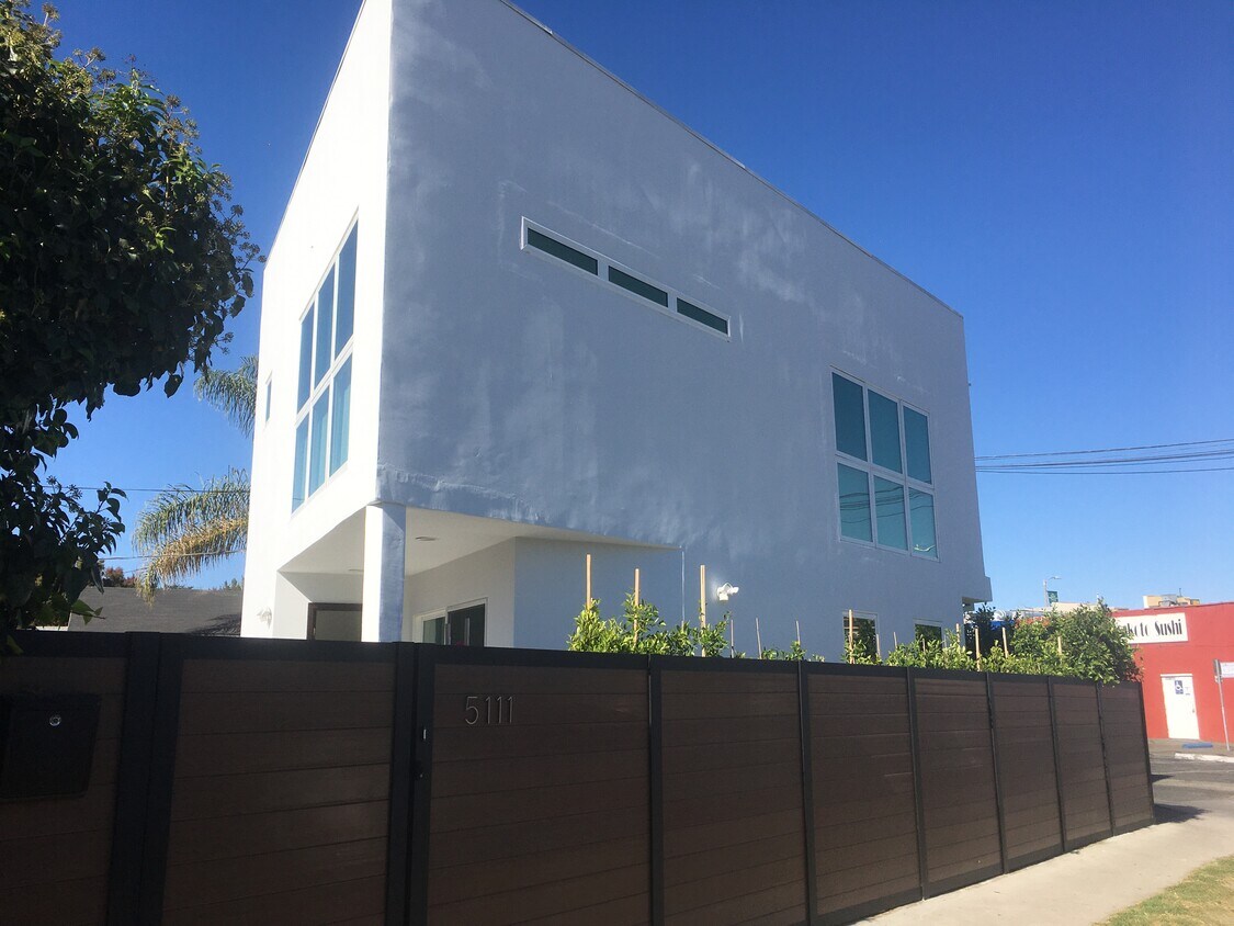 Foto principal - 5111 Zelzah Ave
