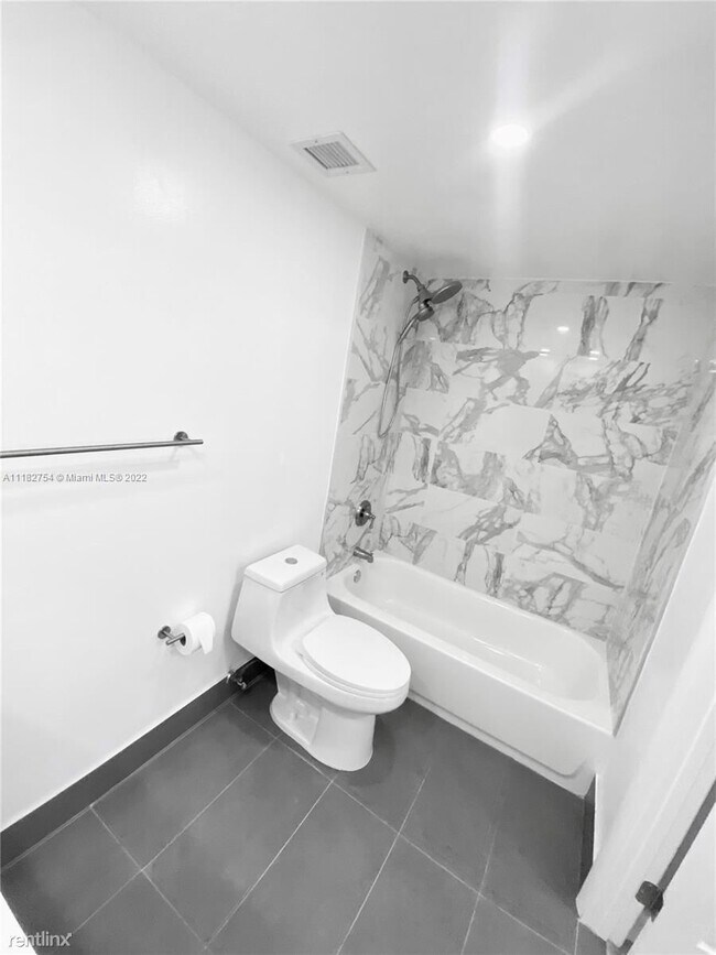 Foto del edificio - 2 br, 2 bath House - 901 Hillcrest Dr Apt 405