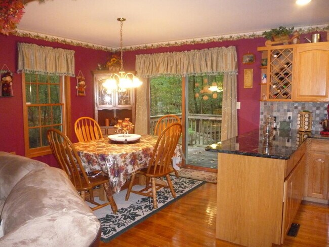 Building Photo - 123 Pasquin Dr