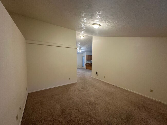 Foto del edificio - Please apply on our website thetlcrealtyteam.com