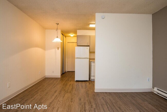 Foto del edificio - 12450-12530 S E Powell Ct