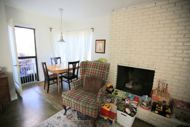 2525 14th St Unit 4 Santa Monica Ca 90405 Condo For In Building Photo 2525 14th St