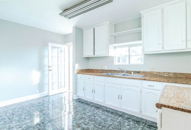 Foto del edificio - 930 W 130th St