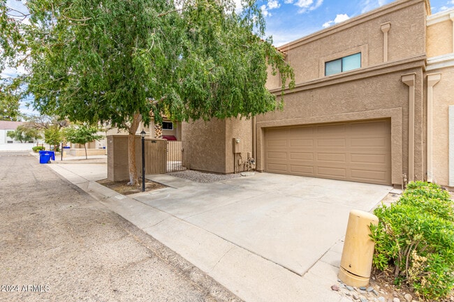Building Photo - 2077 N Sunset Dr