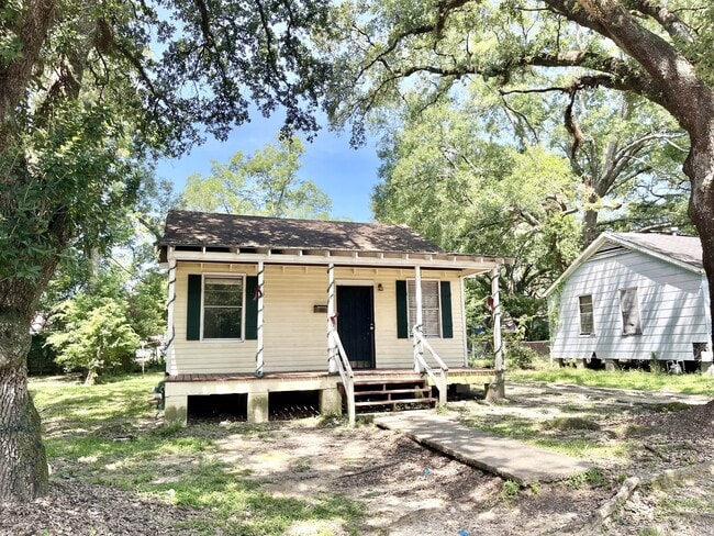Building Photo - 3039 Conrad Dr