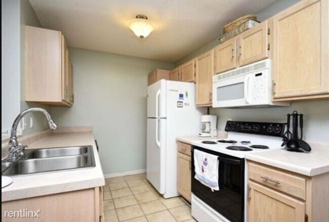 Building Photo - 3 br, 2 bath Condo - 8558 Hopkins Cir