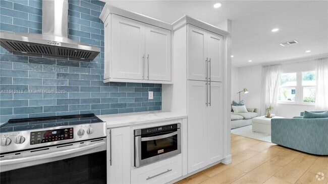 Building Photo - 1831 SW 98th Ter