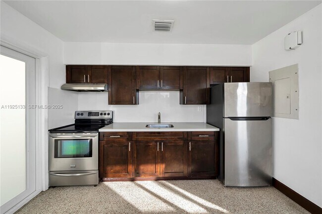 Foto del edificio - 3471 SW 3rd St