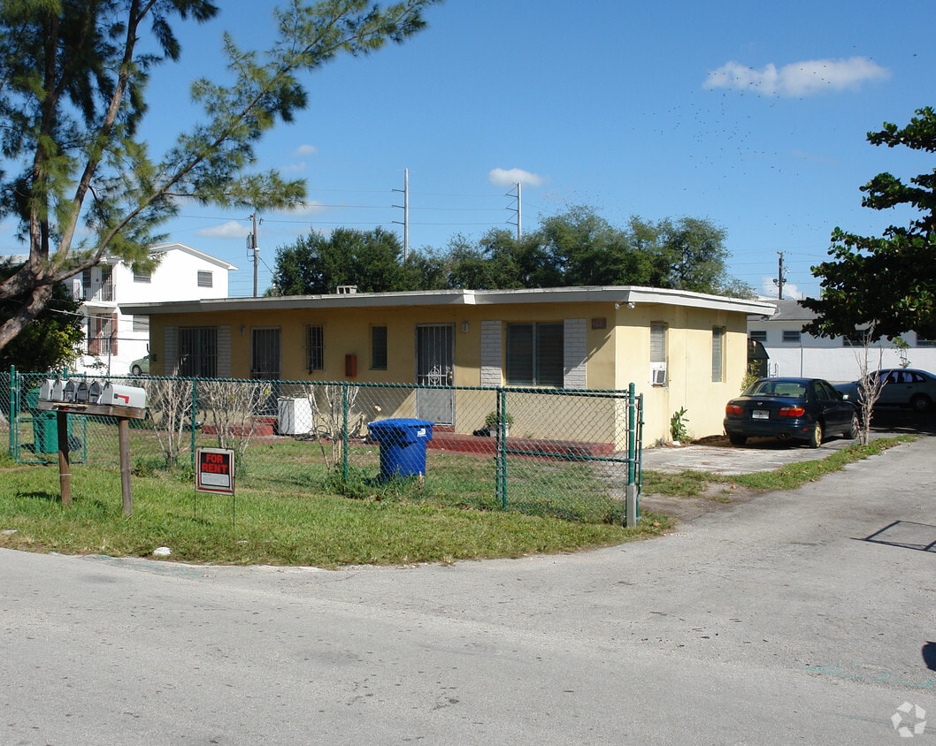 Primary Photo - 9395-9401 NW 8th Ave