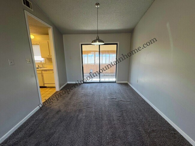 Foto del edificio - 605 Cooper Estates Dr