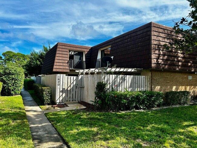 Building Photo - 1620 16th Ln