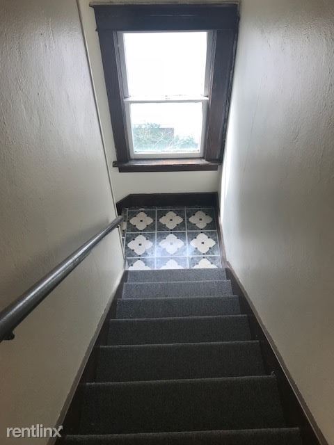 Building Photo - 2 br, 1 bath Duplex - 902 1/2 W Mishawaka Ave