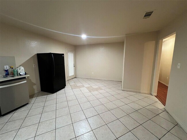 Building Photo - 11007 Glen Hollow