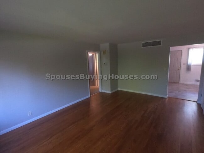 Building Photo - 6129 Laurel Hall Dr
