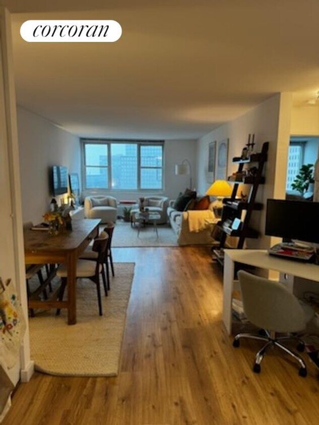 Foto principal - 375 S End Ave